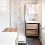 Luxury Sedda Bed, Nespresso, Netflix *